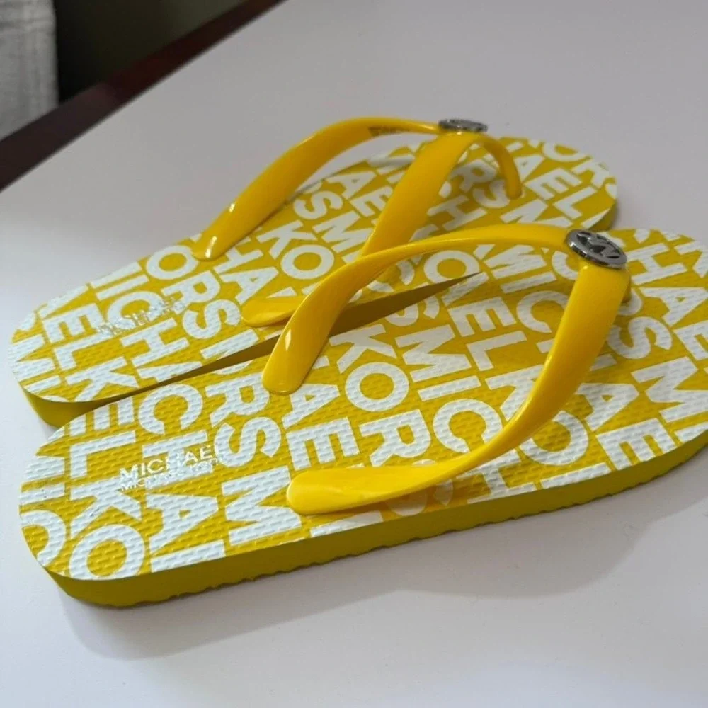 Michael Kors Womens Flip Flops Sandals Yellow White MK Logo Print Thong Sz 8M